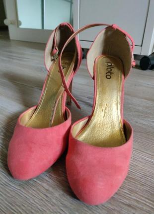 Туфлі, босоніжки кораловые 41р