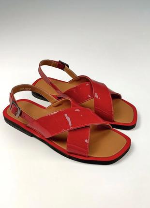 Сандалии из натуральной лаковой кожи