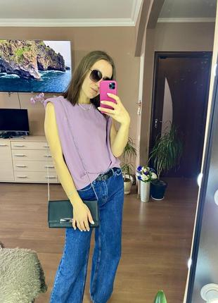 Футболка с плечиками