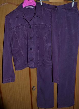 Фактурный брючный  костюм фирмы arial цвета бургунди / марсала