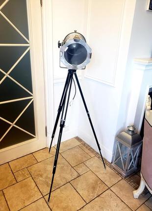 Уникальный торшер прожектор софит на треноге. лофт. светильник, лампа