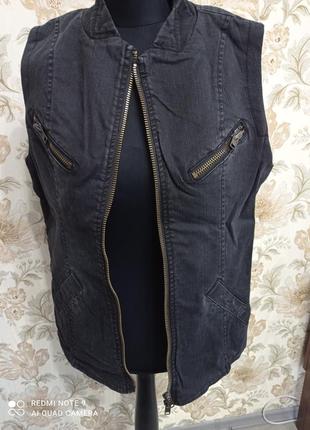 Жіноча джинсова жилетка на металічній блискавці,на підкладці.з від фірми liebesking
