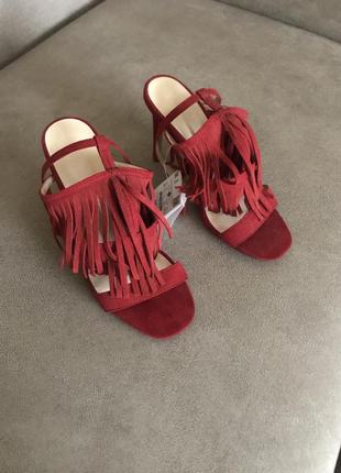 Босоніжки в хорошому стані