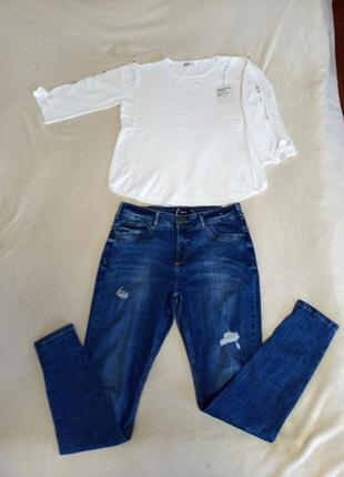 Джемпер білий.