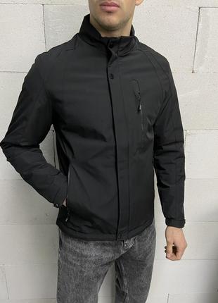 Куртка вітровка