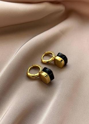 Брендовые серьги с чёрным камнем, позолота, россыпь циркония2 фото