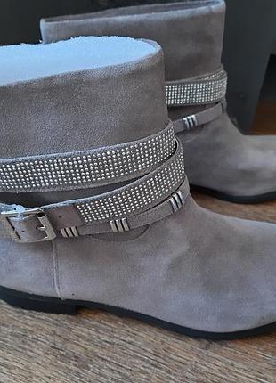 Черевики vince camuto,замшеві, раз 40 по устілці 26.5 см