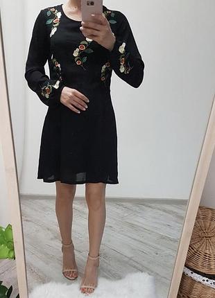 Идеальное платье с вышивкой missguided s-m