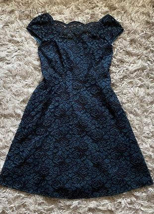 Платье изумрудного цвета