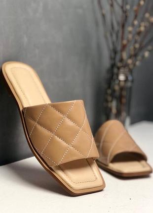 Шлепанці з натуральної шкіри на платформі