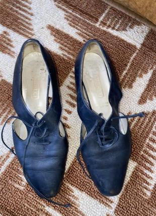 Женские весенние туфли, темно синие с шнурочками2 фото
