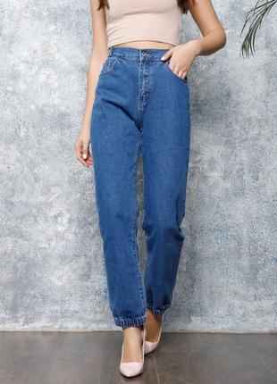 Круті призібрана гумками джинси