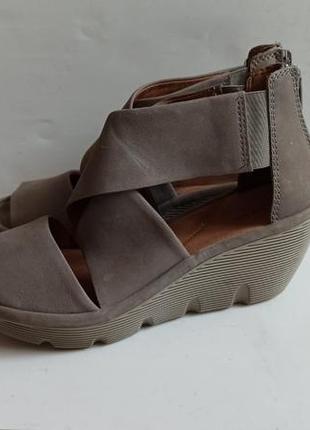 Кожаные босоножки clarks р.396 фото