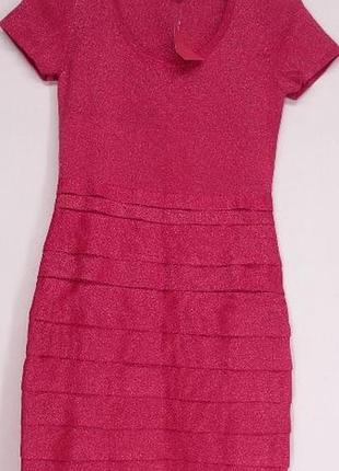 Новое трикотажное платье фирмы carmen marc valvo размер хѕ