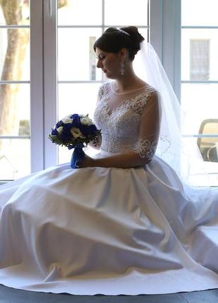 Счастливое атласное свадебное платье не венчанное3 фото
