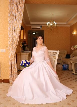 Счастливое атласное свадебное платье не венчанное2 фото