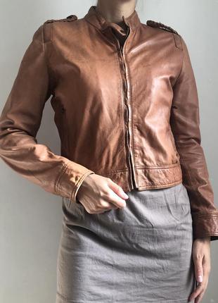 Коричнева шкіряна курточка zara