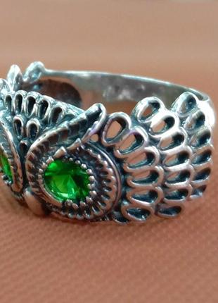 Кольцо сова из серебра с зелеными глазами3 фото