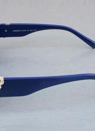 Versace стильные узкие женские солнцезащитные очки синие с золотым логотипом3 фото