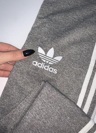 Женские спортивные лосины adidas серые с лампасами леггинсы адидас для бега зала3 фото