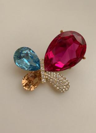 Брошка в форме бабочки с камнями swarovski