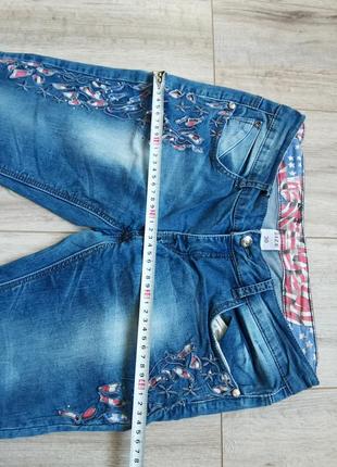 Нарядные джинсы с перфорацией р. 304 фото