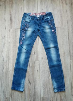 Нарядные джинсы с перфорацией р. 307 фото