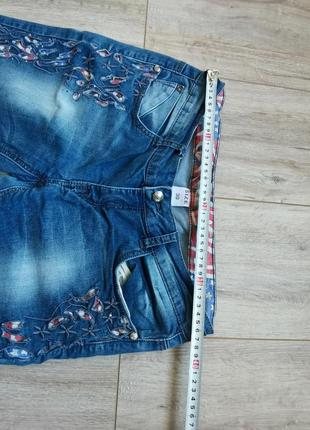 Нарядные джинсы с перфорацией р. 303 фото