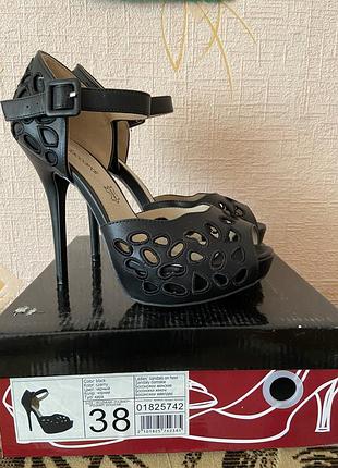 Босоніжки heels