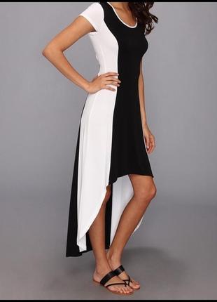 Платье асимметричное черно-белое c вырезом на спине l9 фото