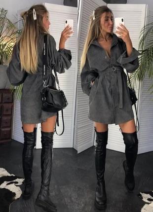 Вельветовое платье- рубашка свободного кроя oversize.