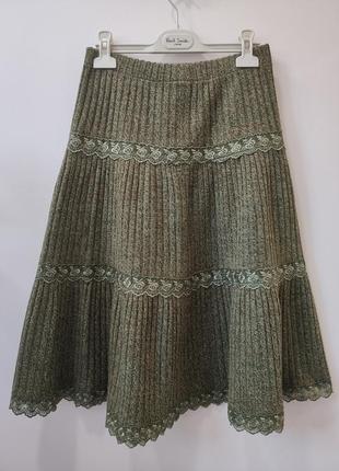 Трикотажна спідниця-міді в рубчик з мереживом