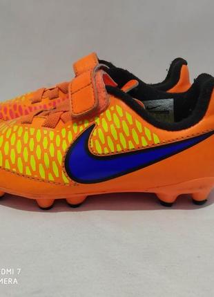 Футбольные бутсы nike magista