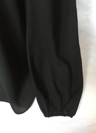 Шикарна чорна блуза з мереживом і відкритими плечима2 фото