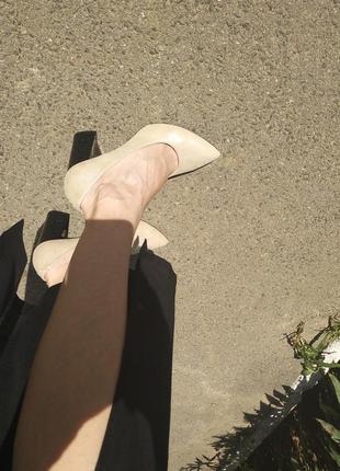 Туфли с острым носком из натуральной кожи на среднем каблуке 9см5 фото