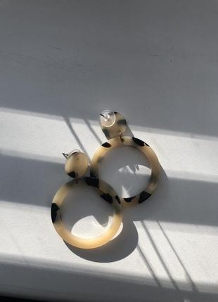 Трендові сережки круглі сережки трендові круглі сережки