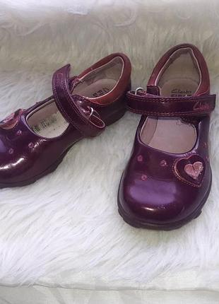 Туфли мигающие кожаные на липучках clarks 23 размер