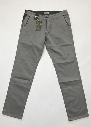 Чоловічі штани, італійського виробництва. висока якість. щільний матеріал.