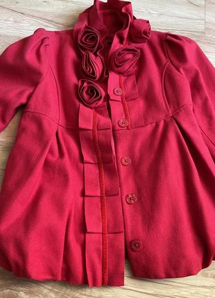 Пальто ярко красное sisley франция для подростка или стойной девушки4 фото