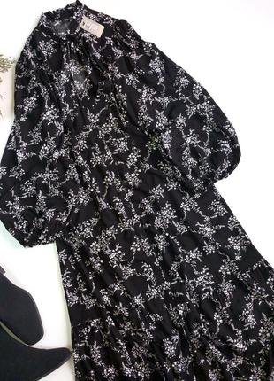 Чорне в квітковий принт river island