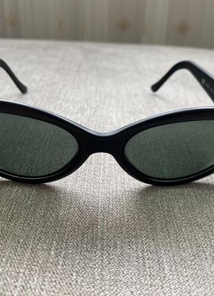 Стильні сонцезахисні окуляри