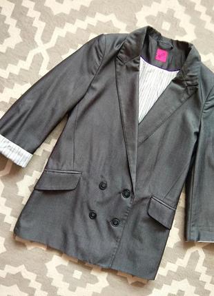 Серый пиджак