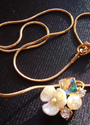 Золотая цепочка с кулоном, подвеской.