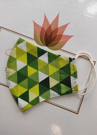 Яскраві маски з цікавим геометричним принтом.