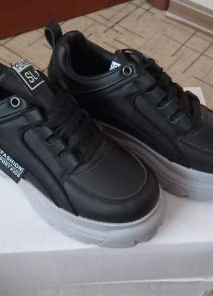 Женские кроссовки по отличной цене!