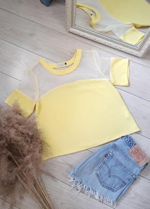 Яркая футболка, свитшот лимонного цвета