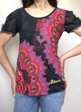 Симпатичная яркая футболка от desigual