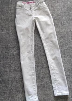 Белые джинсы скинни с высокой посадкой /размер м-10.