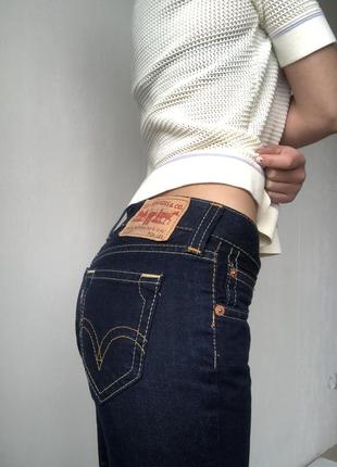 Круті джинси з щільного деніму від levi's оригінал