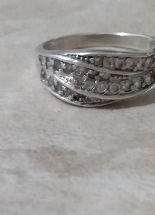 Серебренное  кольцо с фионитами.